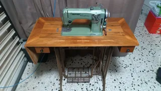 Máquina de coser Refrey Transforma 427