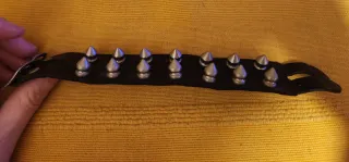 Pulsera de cuero con pinchos estilo punk