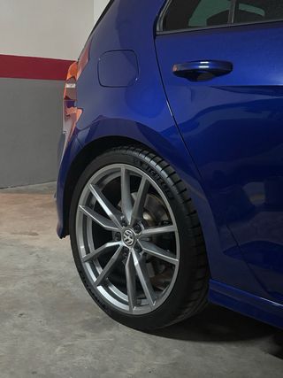 Volkswagen Golf R