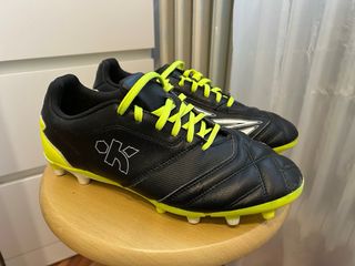 Zapatillas de tacos negras y amarillas