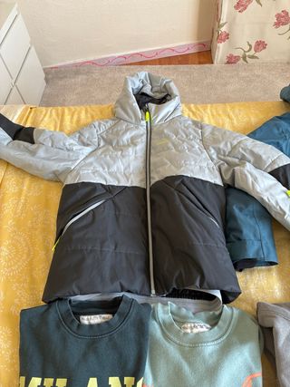 Consegna di abbigliamento per bambini taglia 132-134, età 6-7 anni