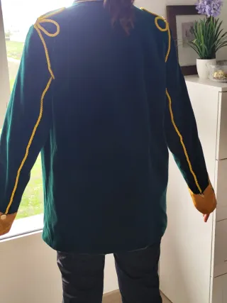 Guerrera Turca Verde con Detalles Dorados