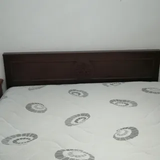 Cabecero de madera decorado