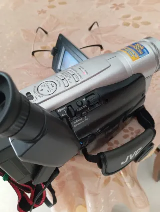 Videocamera JVC funzionante 700x Zoom Digitale