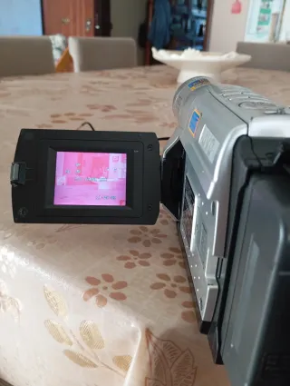 Videocamera JVC funzionante 700x Zoom Digitale