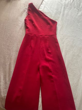 Mono asimétrico rojo drapeado, elegante