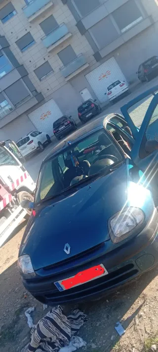 Renault Clio con muy pocos KM!!!!
