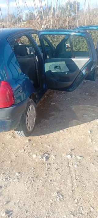 Renault Clio con muy pocos KM!!!!