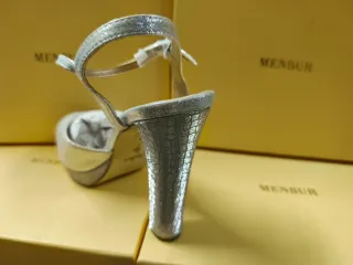 Zapatos de fiesta plateados MENBUR