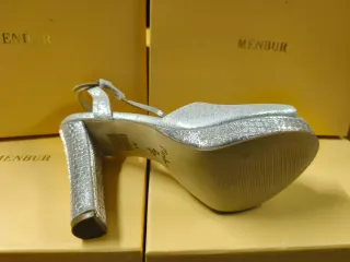 Zapatos de fiesta plateados MENBUR