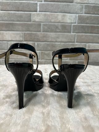 Zapatos de tacón Rebelde charol negro