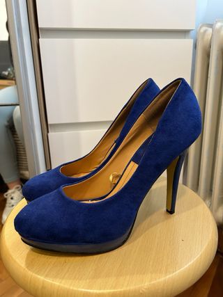 Tacones azul Klein