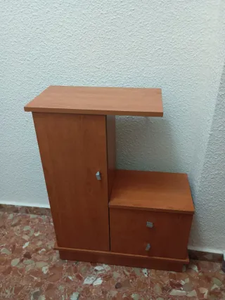 Mesita de entrada de madera