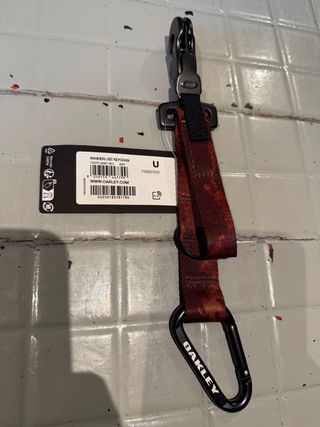 Llavero Oakley Wanderlust Tiger Camo Red