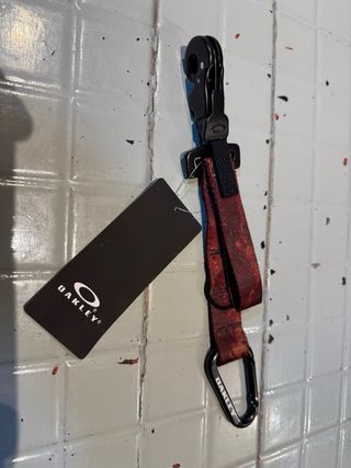 Llavero Oakley Wanderlust Tiger Camo Red