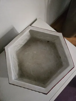 Jardinera cerámica relieve estilo clásico