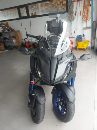 Yamaha Niken GT 900 - Touring