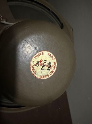 Altavoces antiguos con componentes y válvulas