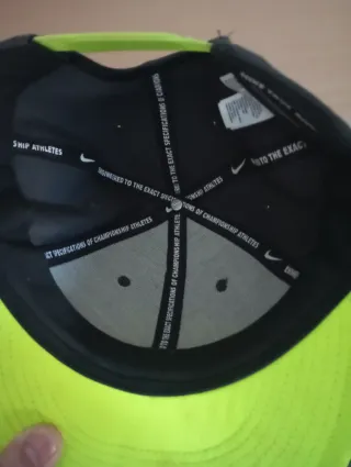 Gorra Nike Plana Negra y Verde