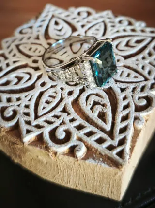 Anillo Oro y Gemas Azul