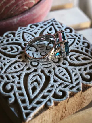 Anillo Oro y Gemas Azul