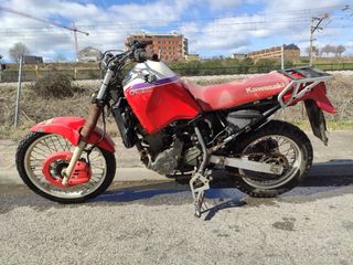 Kawasaki KLR 650 Tengai Roja y Blanca
