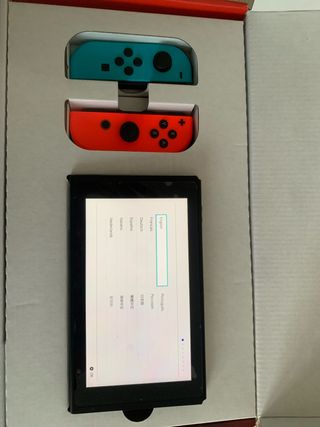 Nintendo Switch en caja original.