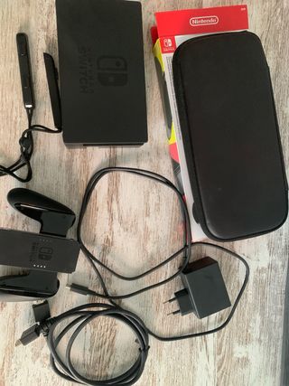 Nintendo Switch en caja original.