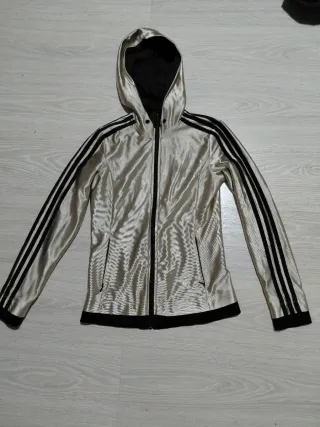 Chaqueta Adidas dorada y negra