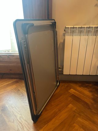 Tavolo pieghevole in metallo e plastica