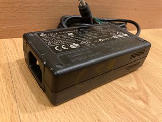 C59 - CARGADOR PORTATIL DELTA ADP-15KB.