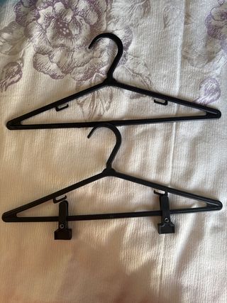 42 Cabides Pretos Plástico Adulto