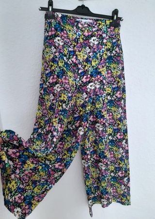 Pantalón-falda de Zara midi. Nueva. De cintura alt