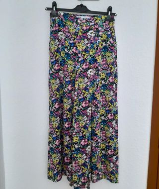Pantalón-falda de Zara midi. Nueva. De cintura alt