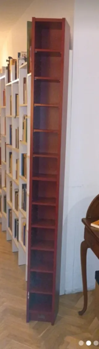 Estantería estrecha burdeos