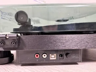 Tocadiscos Lenco L-30BK Tracción por Correa