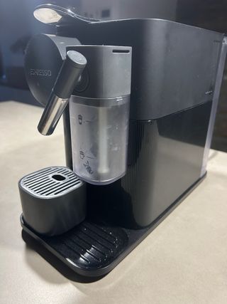 Cafetera Nespresso Lattissima One Negra
