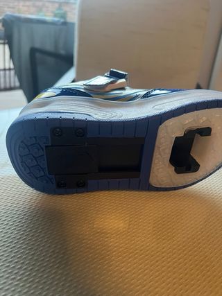 Zapatillas con luces y ruedas T31