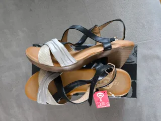 Sandalias de piel azul, gris, plata, talla 39