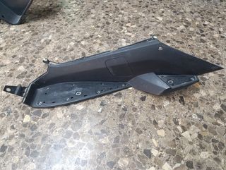 Tapa lateral Peugeot Satelis 125