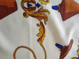 Foulard in seta con stampa barocca