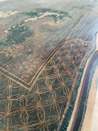 Aparador antiguo madera verde y dorado