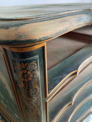 Aparador antiguo madera verde y dorado