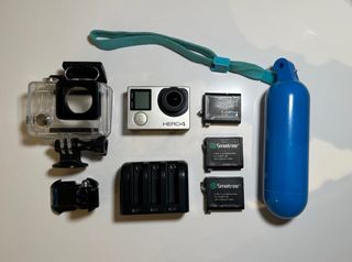 GoPro Hero 4 + Carcasa + Baterías
