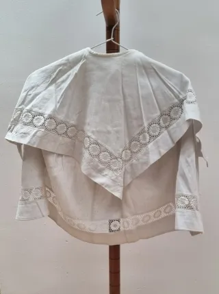 Antiguos faldón y capa bebé de piqué