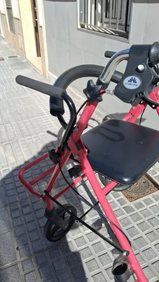 Andador para adultos rojo
