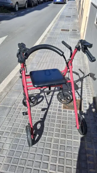 Andador para adultos rojo