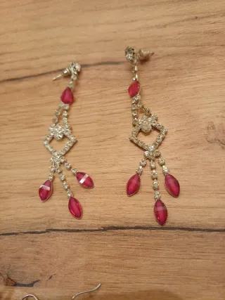 Orecchini pendenti strass e pietre fucsia