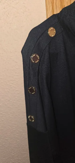 Camiseta Anne Klein manga larga botones dorados