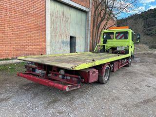 Grúa portacoches Nissan Atleon